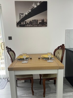 Dining - Beautiful maisonnette is a newly refurbished semi detached house in leeds (Woodhouse)
