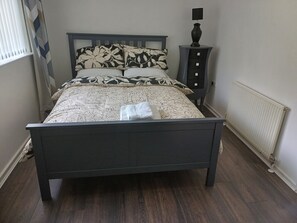 2 chambres, fer et planche à repasser, Wi-Fi, draps fournis