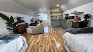 1 bedroom, in-room safe, desk, free WiFi