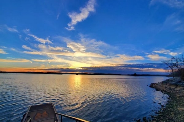 Kentucky lake nearby