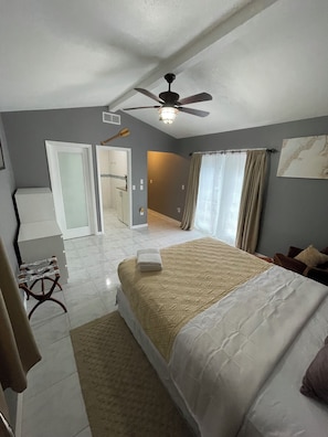 3 bedrooms, iron/ironing board, WiFi, bed sheets - Florida Beach Cottage 3BR-2BA + Den (Nokomis)