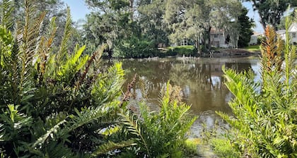 Florida Beach Cottage 3BR-2BA + Den