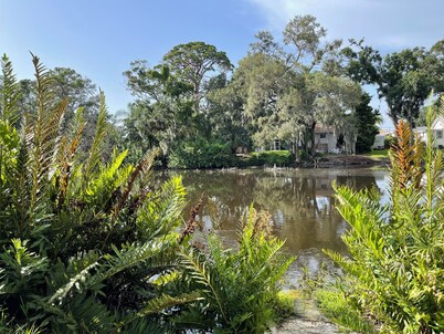 Florida Beach Cottage 3BR-2BA + Den