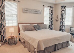 5 bedrooms, in-room safe, iron/ironing board, free WiFi - Tranquil Charming Cape Charles Retreat close to Bay Creek Golf Course, and Beach (Cape Charles)