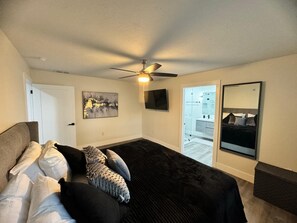 4 Schlafzimmer, Schreibtisch, Bügeleisen/Bügelbrett, WLAN