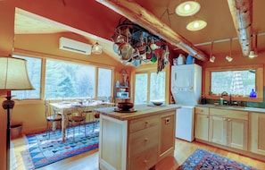 Fridge, microwave, stovetop, dishwasher