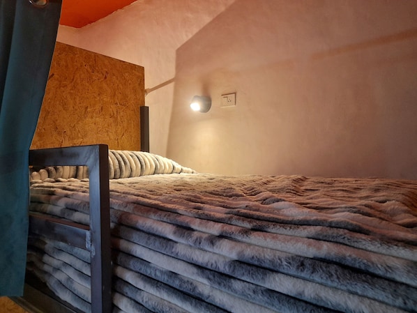 Down comforters, free WiFi - Terra House (Cusco)