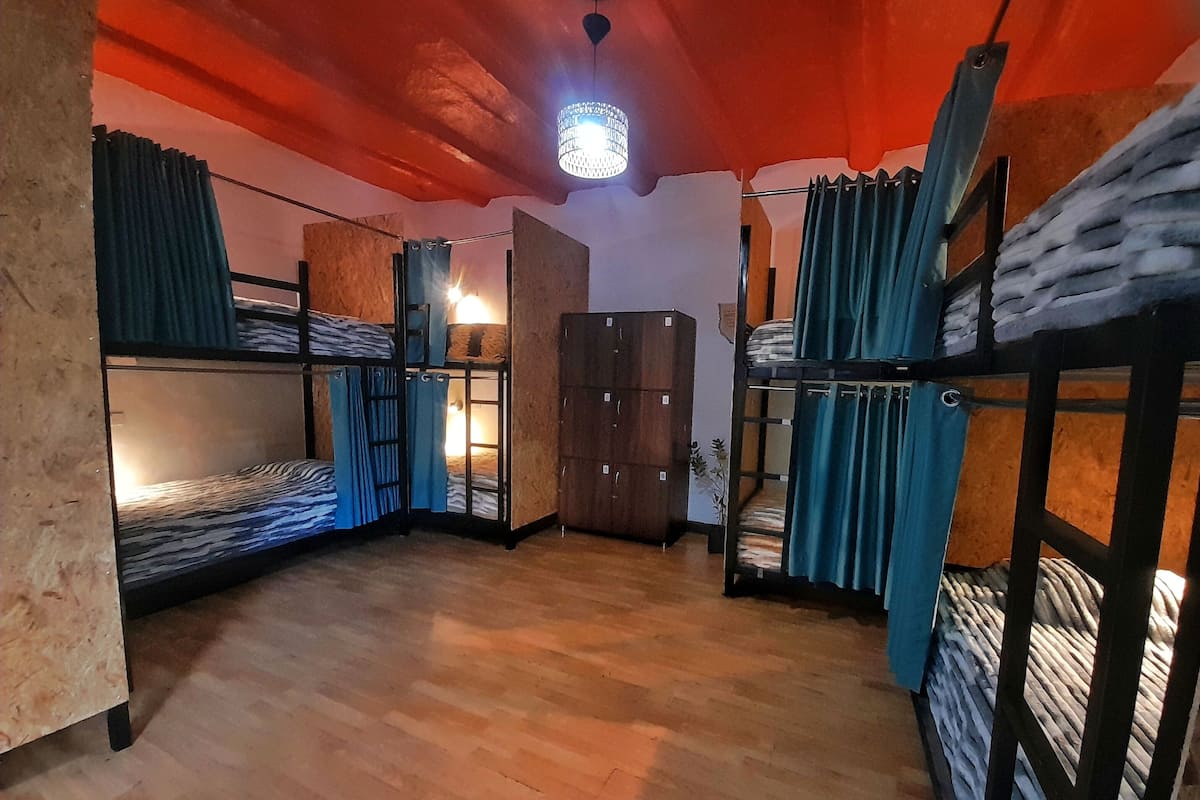 1 habitación, cubrecamas y wifi gratis
