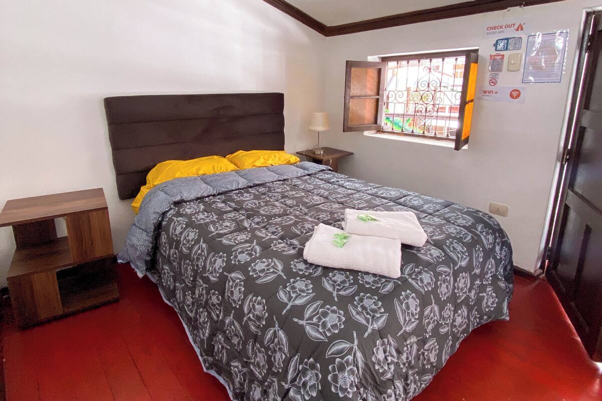 1 bedroom, down comforters, free WiFi