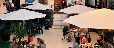 Classic Ortak Ranzalı Oda, Avlu Manzaralı | Teras/veranda