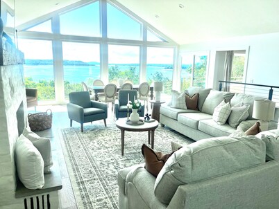 Fully remodeled lake house with gorgeous views of Bull Shoals Lake!