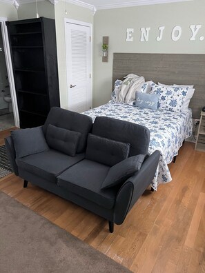 1 soverom, skrivebord, strykejern/-brett og wi-fi