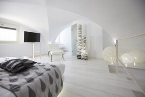1 bedroom, in-room safe, iron/ironing board, free WiFi