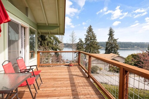 Spacious Family Retreat with Ocean View, Pet friendly