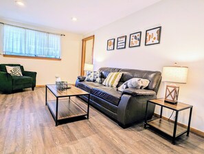 Smart-TV, Kamin, Arbeitsbereiche