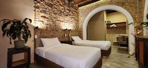 Kamar Twin Comfort | Tirai kedap cahaya, setrika/meja setrika, dan Wi-Fi gratis