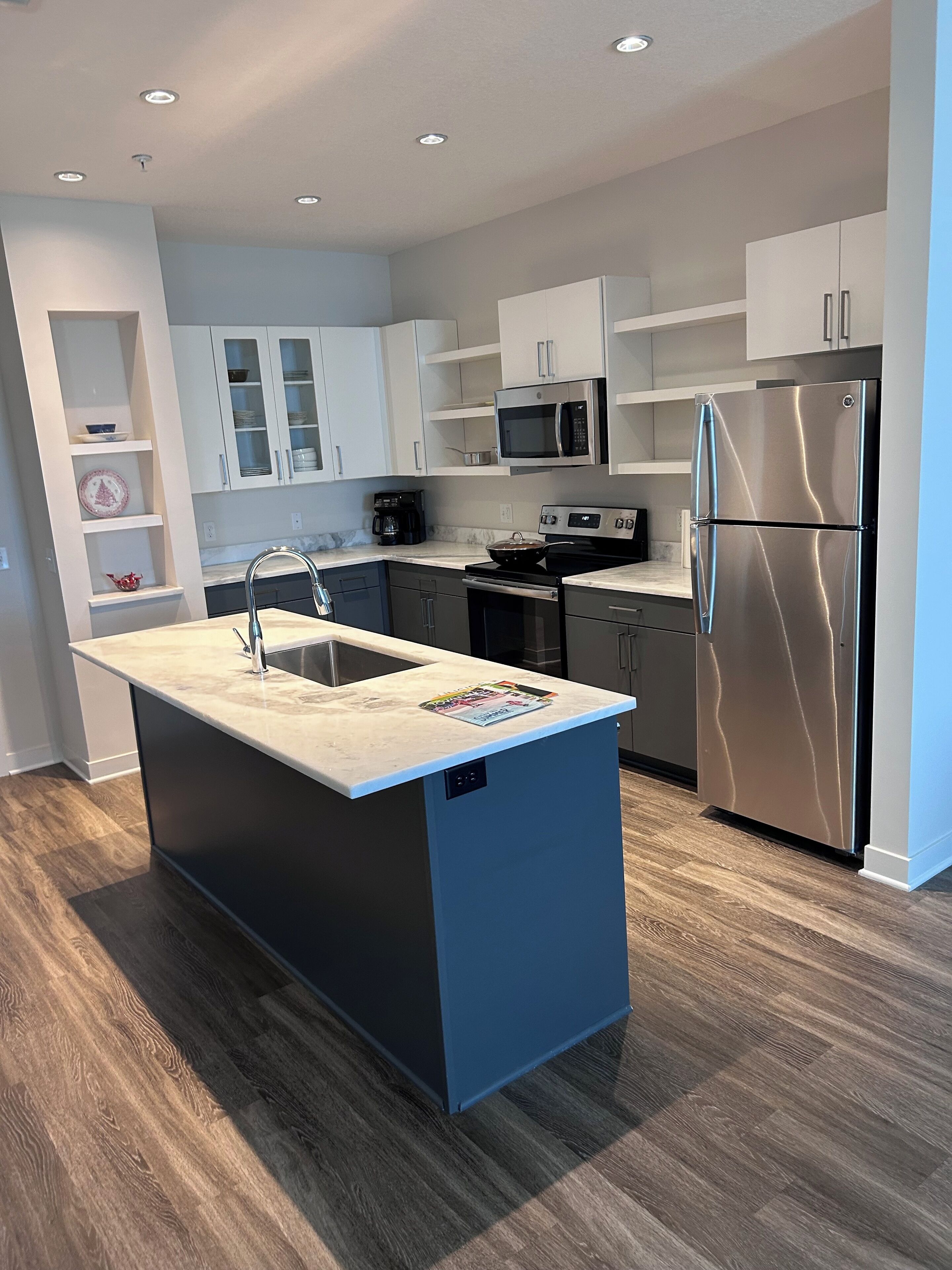 Across the street from Lenexa City Market!  1BR Apartment with amenity’s 