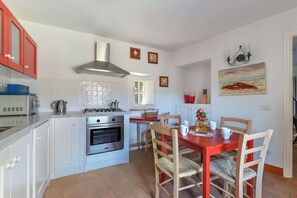 Refrigerador, horno, placa de cocina, lavavajillas