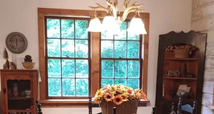 Creekside Cabin Close to hiking trails and waterfalls