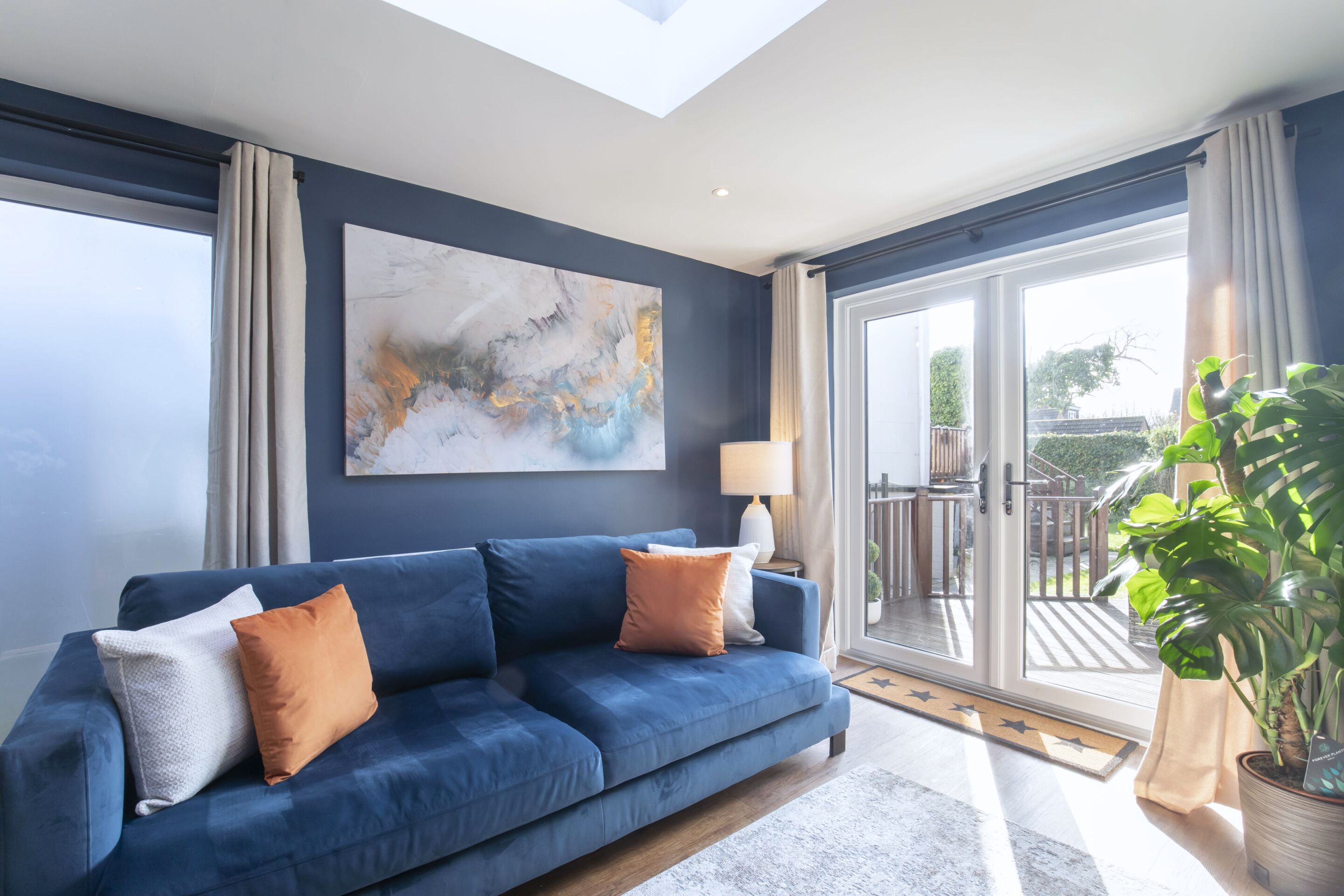 Luxurious 1 Bed Detached Home With Gated Parking - Cheltenham