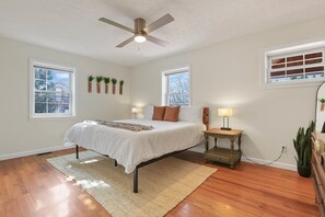 5 bedrooms, desk, iron/ironing board, free WiFi