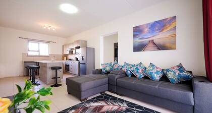 Cozy Escape: 2 Bedroom Apartment. Sleeps 4. Centrally located. Family-friendly.