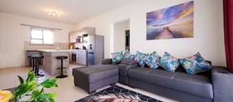 Cozy Escape: 2 Bedroom Apartment. Sleeps 4. Centrally located. Family-friendly.