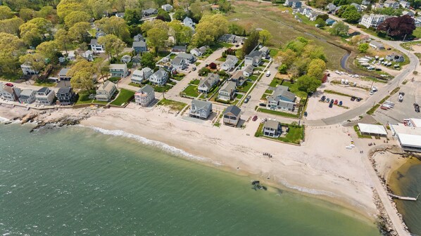 In Strandnähe, Liegestühle, Strandtücher