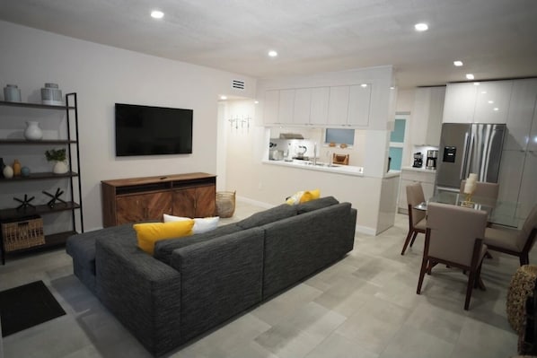 Smart TV - Cozy Miami Casita - Entire House w/ Private Pool (Miami)