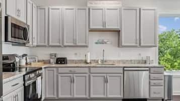 Fridge, oven, stovetop, cookware/dishes/utensils