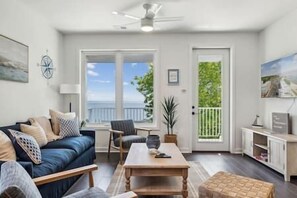 TV - Sail Away (Colonial Beach)