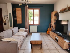 Smart TV, table tennis, stereo - Nice house near Avignon and St Remy de Provence With pool, garden, parking. (Châteaurenard)