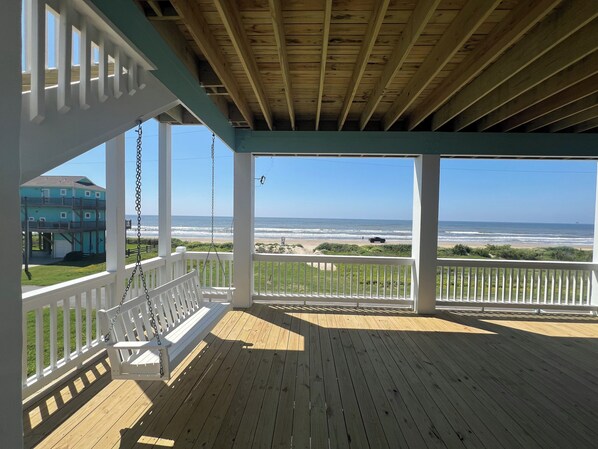 Property grounds - Front Row Luxury - 5 Bedrooms, 2 Decks, 4 Swings, Outdoor Bar - Sleeps 19 (Bolivar Peninsula)