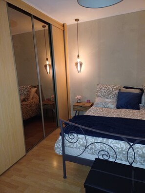 3 quartos, ferros/tábuas de passar roupa, Wi-Fi, roupa de cama