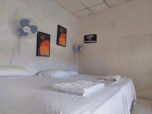 Classic Room | Bathroom | Free toiletries, soap, toilet paper - Hostal Brisas del Ometepe (Rivas)