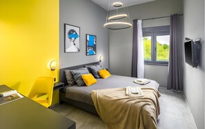3 bedrooms, desk, iron/ironing board, free WiFi