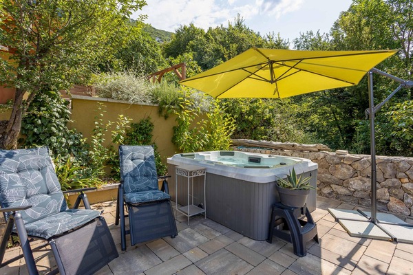 Bain à remous extérieur