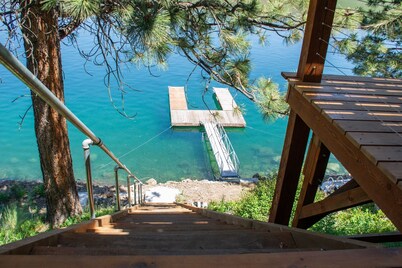 Best Wallowa Lakefront rental w/ private dock and his/hers soaking tub! 4br/3ba