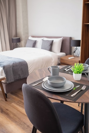 Habitación familiar | Ropa de cama de alta calidad, edredón y camas con pillow-top . Suites Del Carmen