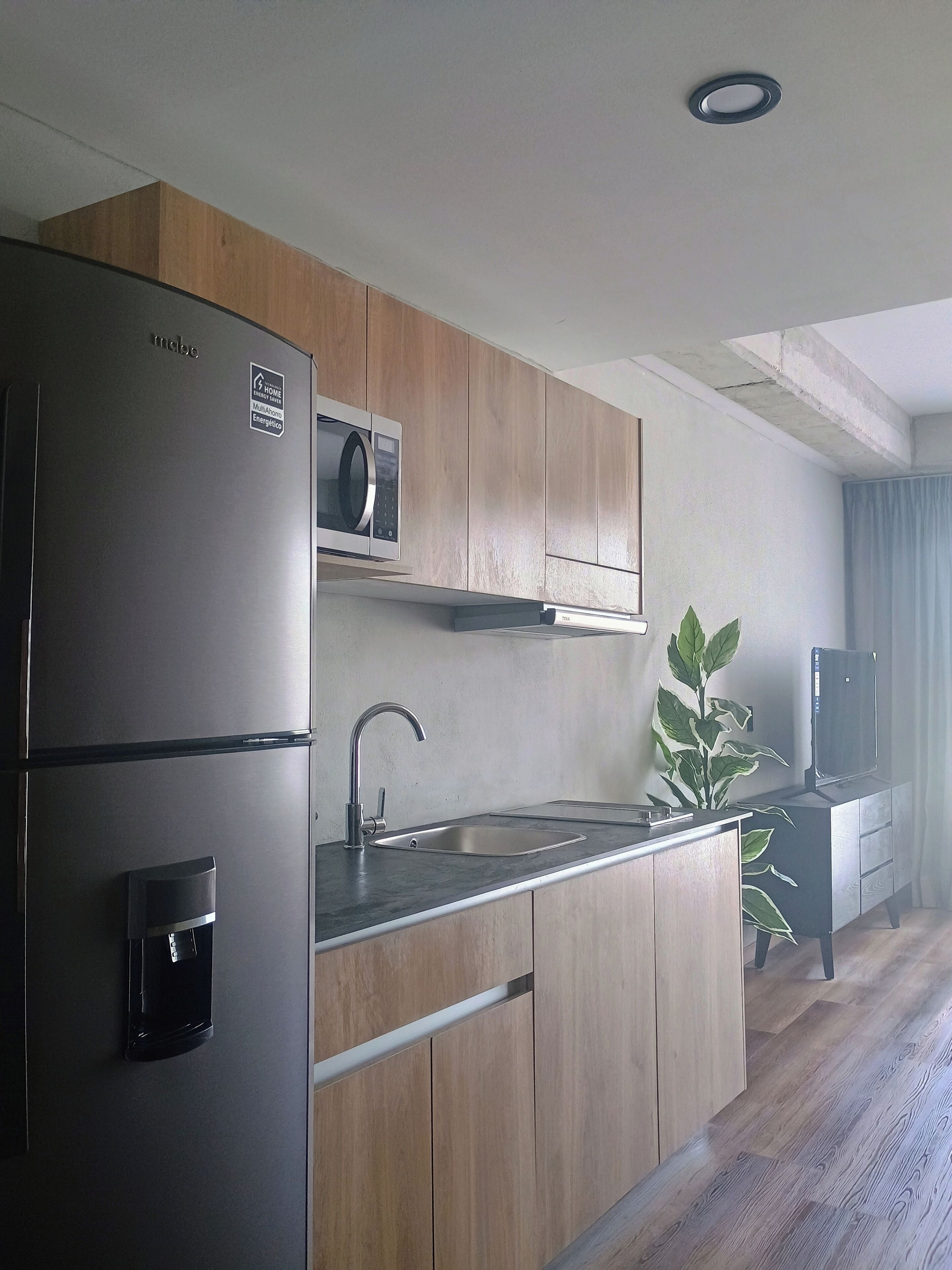 Private kitchen | Fridge, microwave, stovetop, coffee/tea maker