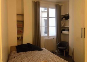 2 habitaciones, tabla de planchar con plancha, wifi y ropa de cama 