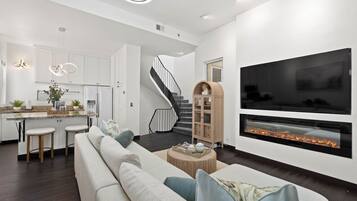 Smart-TV, Kamin, Stereoanlage