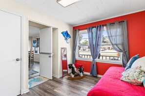 3 bedrooms, iron/ironing board, WiFi, bed sheets - 2 Beaches Villa - Amazing Location - Sunset Beach or OIB easily accessible (Ocean Isle Beach)