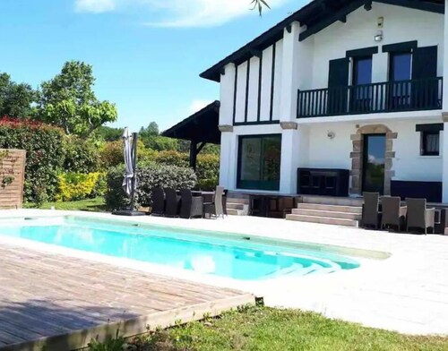 Villa de Standing Avec Piscine au sel