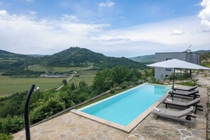 Pool - Villa Majestic Eye with infinity pool in nature paradise near Motovun
 (Sveti Bartol)