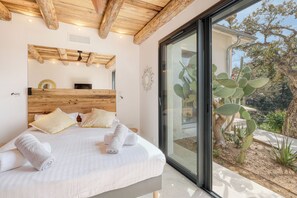 4 bedrooms, in-room safe, iron/ironing board, free WiFi - Villa Neuve vue mer à Pramousquier Face au Cap Nègre, Idéalement Située ! (Le Lavandou)