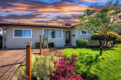 Garden House fenced yard with covered patio. Pets okay. Close access to shops. 
