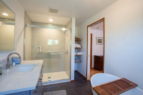 Garden House fenced yard with covered patio. Pets okay. Close access to shops.