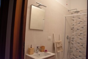 Shower, hair dryer, bidet, towels - Appartamento in centro cittadino ad Alberobello (Alberobello)