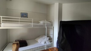 3 makuuhuonetta, silitysrauta/-lauta, vauvan matkasänky, ilmainen Wi-Fi